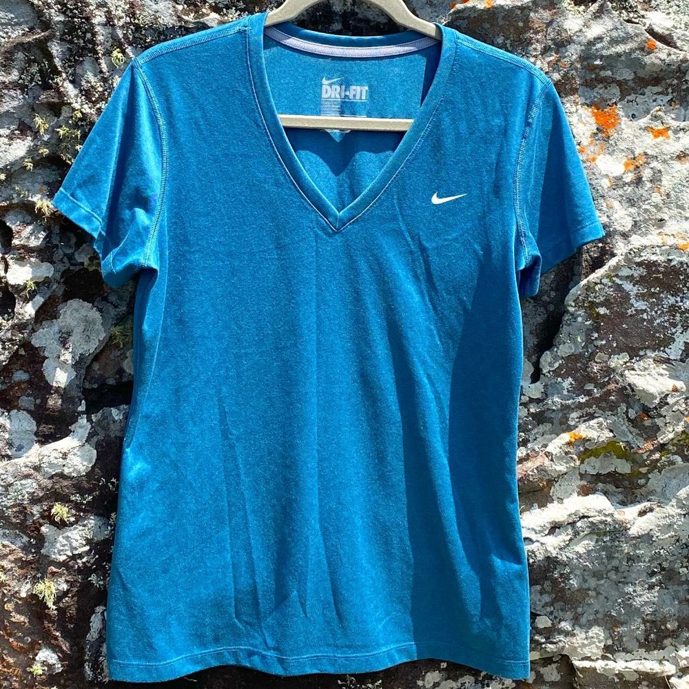 Nike DriFit Regular Fit Sz M tee